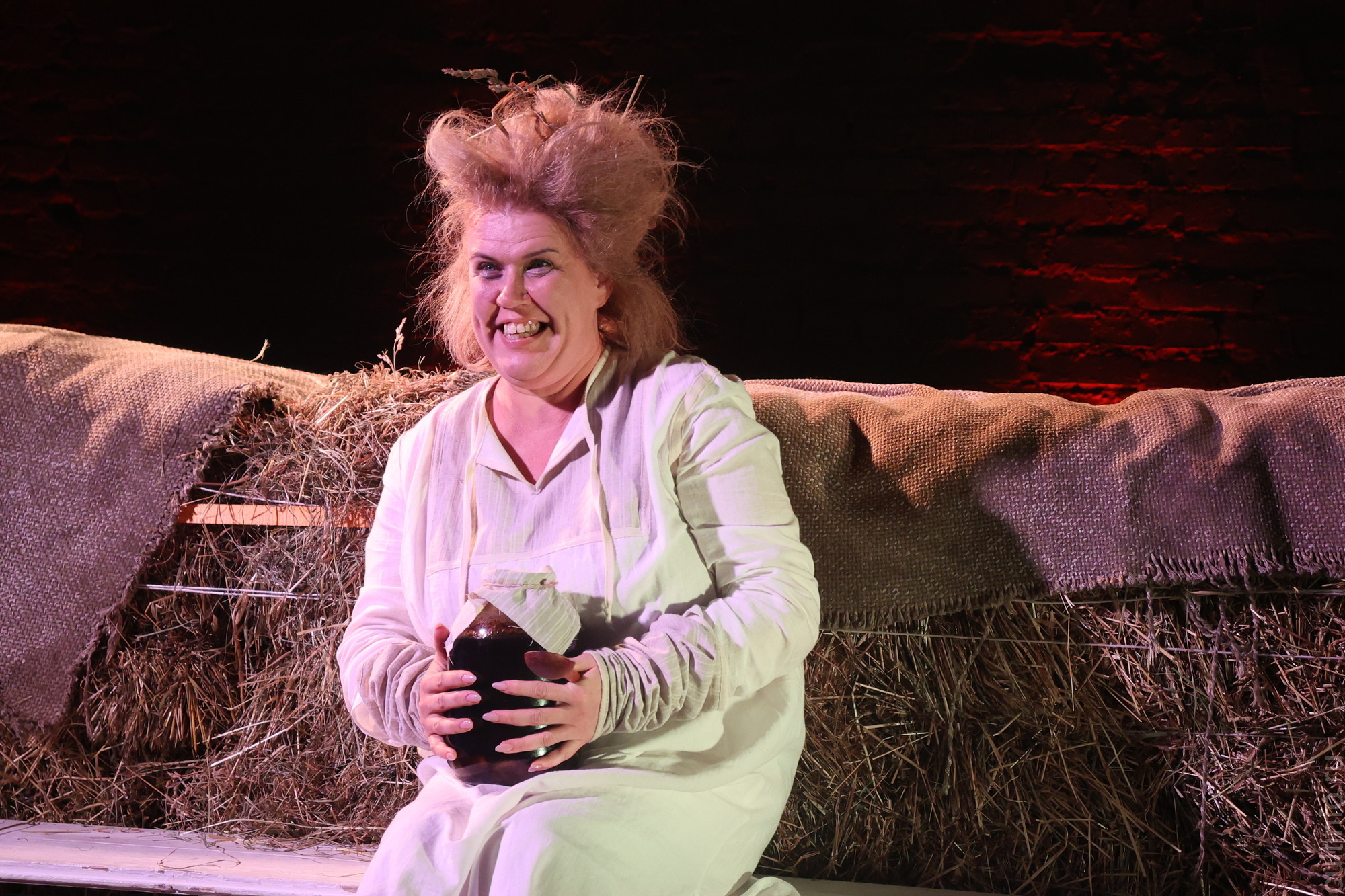 Хоррор по вологодскому фольклору: Мастерская «Звучать» представила новый спектакль «Сказочки»