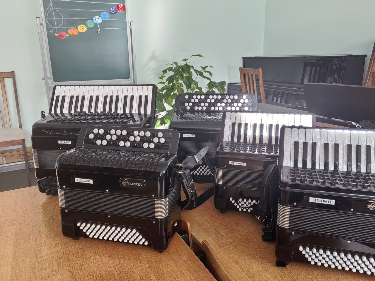 Шесть школ искусств региона получили музыкальные инструменты и оборудование благодаря нацпроекту