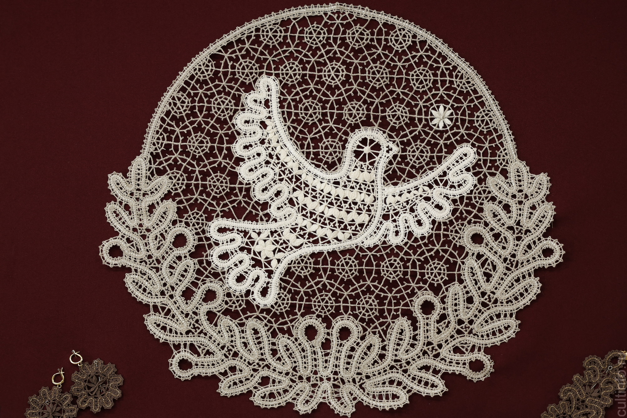 В центре «Резной палисад» представлены лучшие работы юных мастеров – участников традиционного конкурса «Козуля»