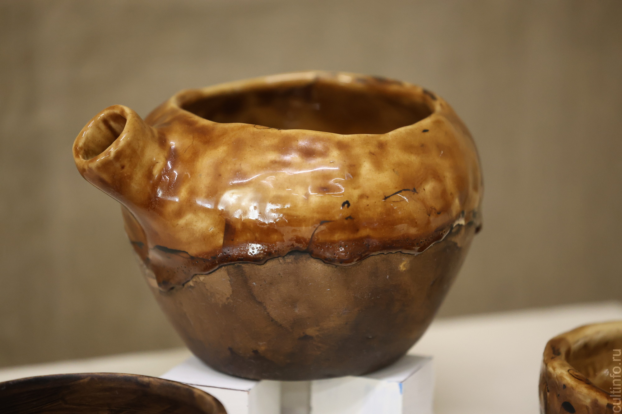 В центре «Резной палисад» представлены лучшие работы юных мастеров – участников традиционного конкурса «Козуля»