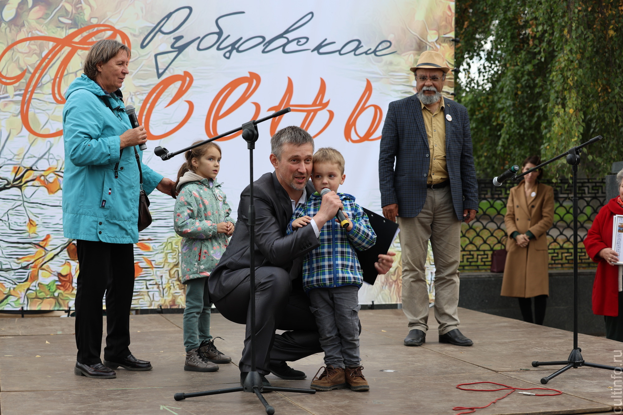 Самым ярким фестивальным событием стал концерт у памятника Николаю Рубцову