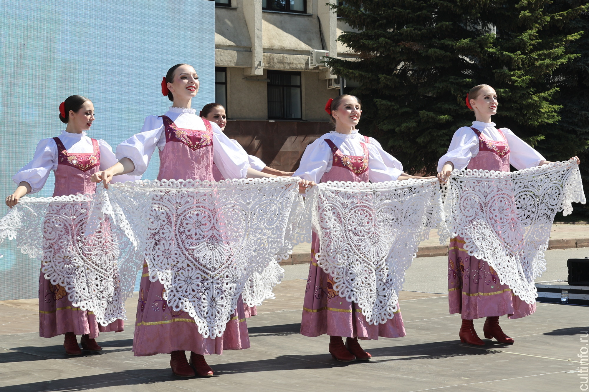 Кружевная акция «Память поколений» объединила в Вологде более 350 мастериц 