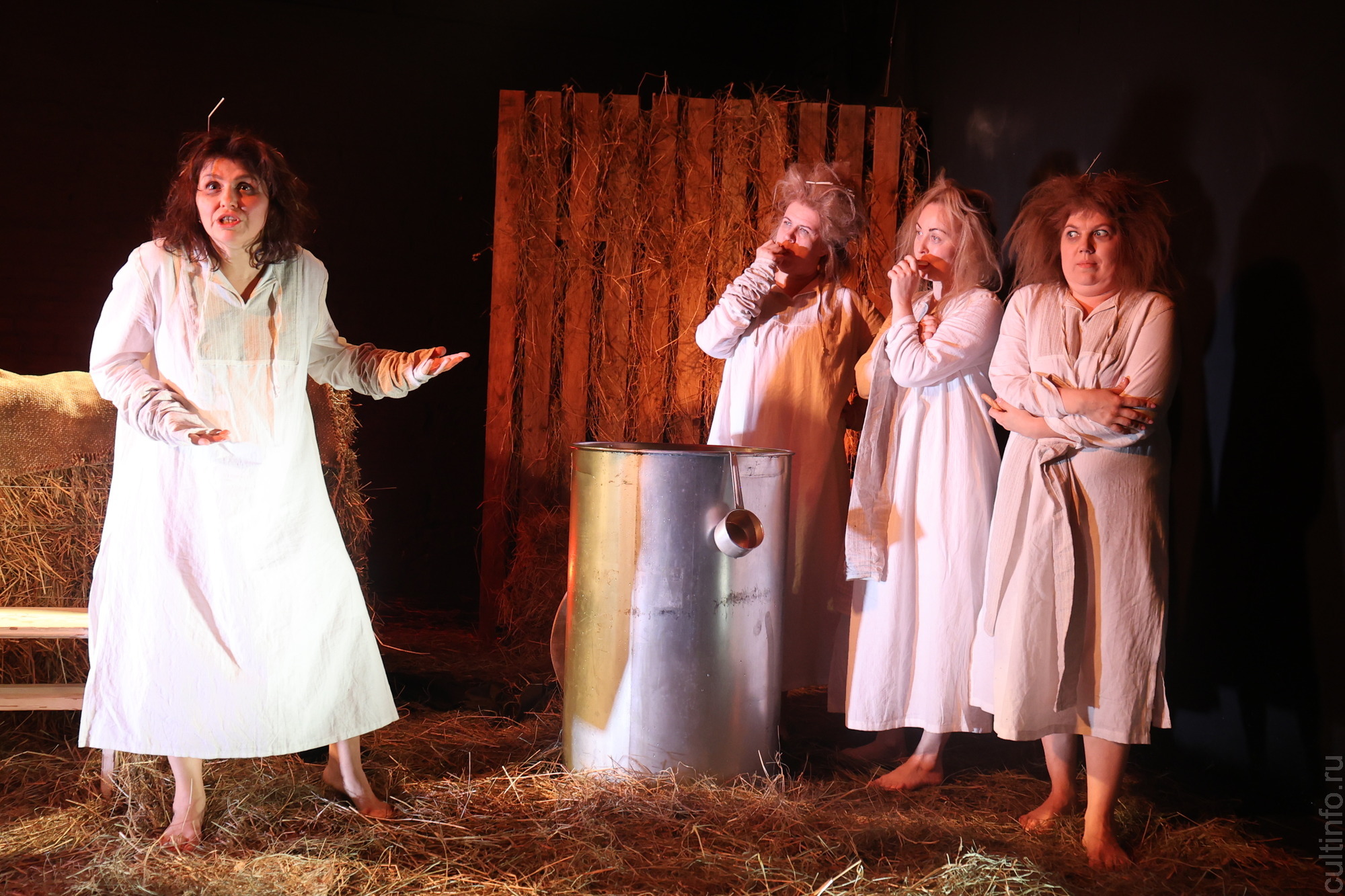 Хоррор по вологодскому фольклору: Мастерская «Звучать» представила новый спектакль «Сказочки»